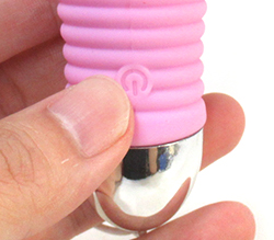電源長押しでON/OFF<br>押すたびに全12パターンの変化