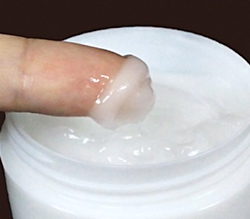 クリームのような仕上がりで、垂れずに使えます！