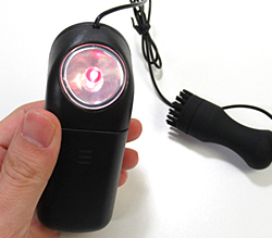 起動中は暗闇でも楽しめるLEDライト♪
