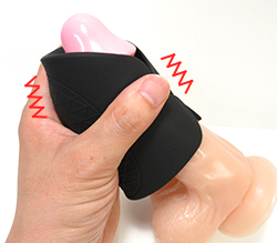 柔らかシリコン仕様で握り方の強弱によってどんな形にもピタッとフィット！