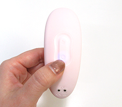 電源長押し：ON/OFF　電源短押し：タッピング9パターン切替　彡ボタン短押し：振動９パターン切替