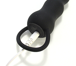 プラグを差し込んで充電します。