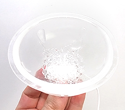 カップに少量のローションを塗布すると吸着力UP！