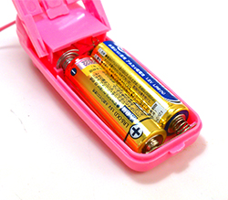 単3ｘ2をセットします。